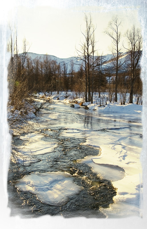 В замерзших руслах тихих рек...